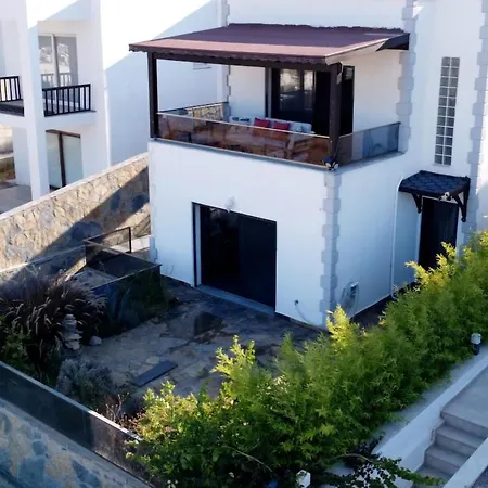 Daire Tranquil Seaview With Private Pool In