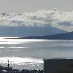 Διαμέρισμα Tranquil Seaview With Private Pool In *