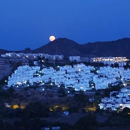 Tranquil Seaview With Private Pool In דירה *