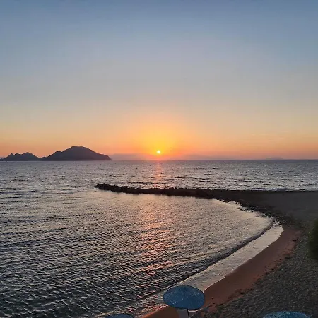 Tranquil Seaview With Private Pool In דירה *