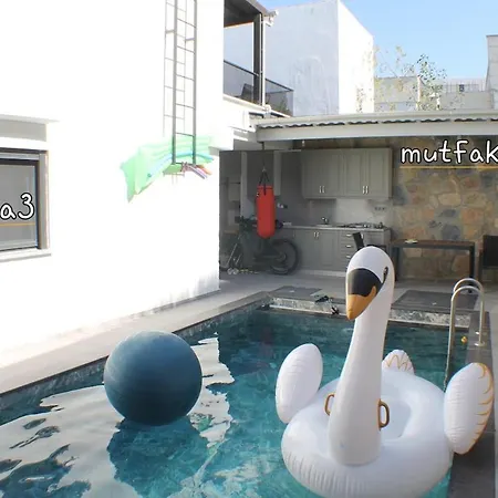 Tranquil Seaview With Private Pool In Apartment Bodrum