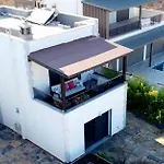 Tranquil Seaview With Private Pool In Lejlighed *