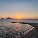 Tranquil Seaview With Private Pool In 아파트 *