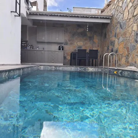 Apartmán Tranquil Seaview With Private Pool In *